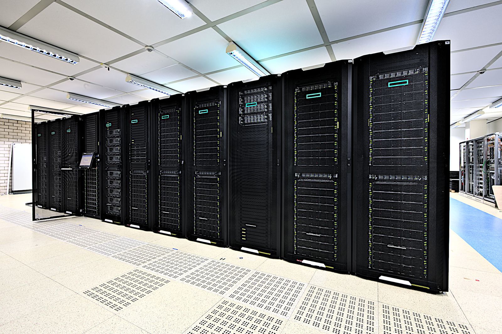 img/hpc/bwhpc.jpg